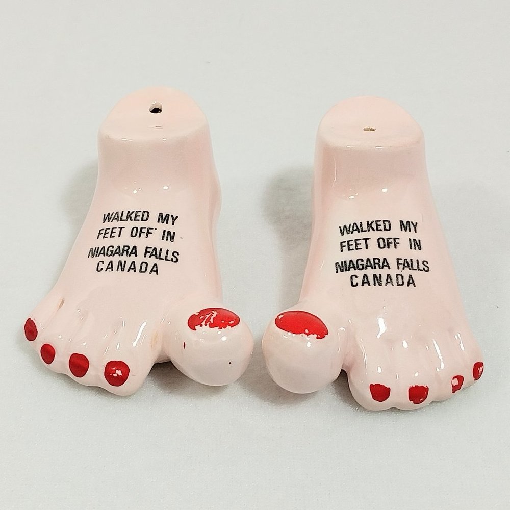 Salt and Pepper Shakers Barefoot‎ " Niagara Falls CANADA" #1314